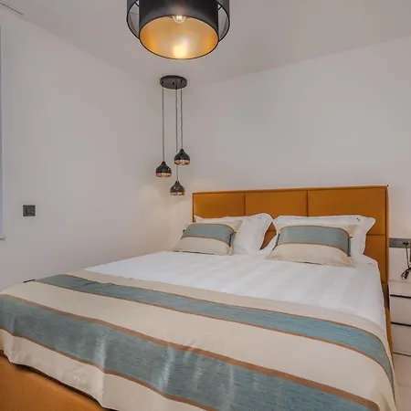 Ak Lux By Interhome Njivice